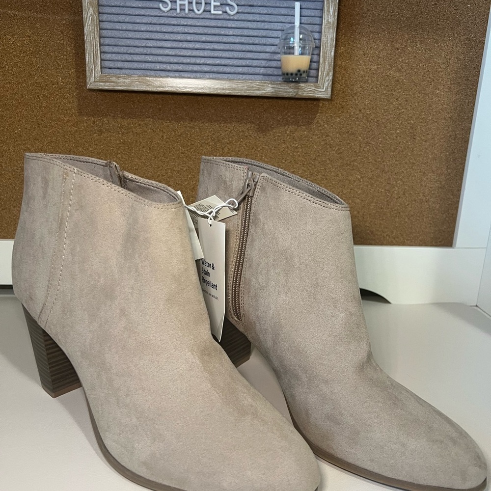 Old navy Chic Suede Ankle Boots